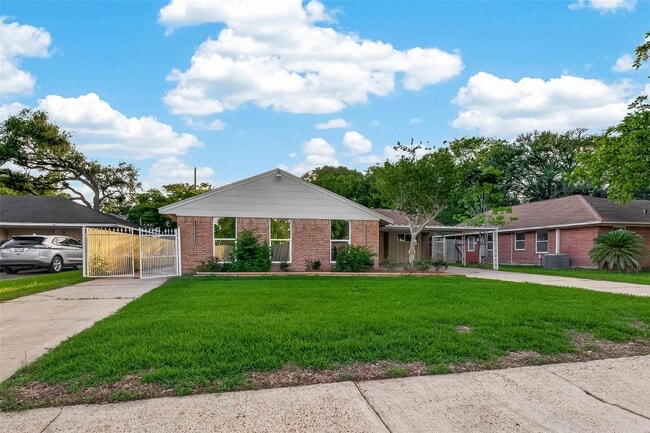 11206 Huggins Dr