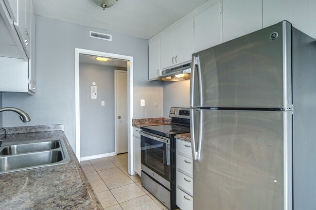 Synergy @ 2019 Shoreline Apartments