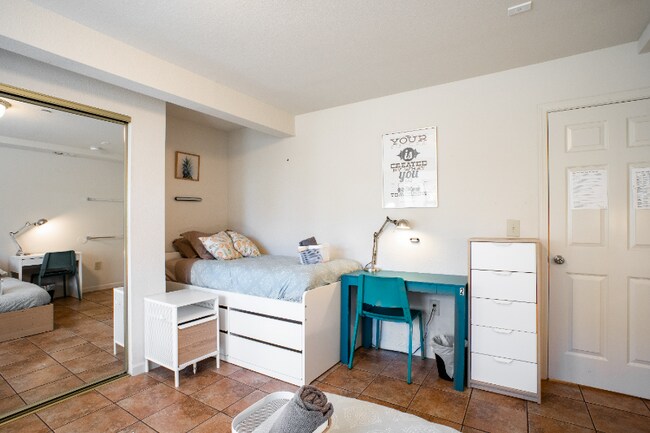 2221 Dwight Way Unidad 2