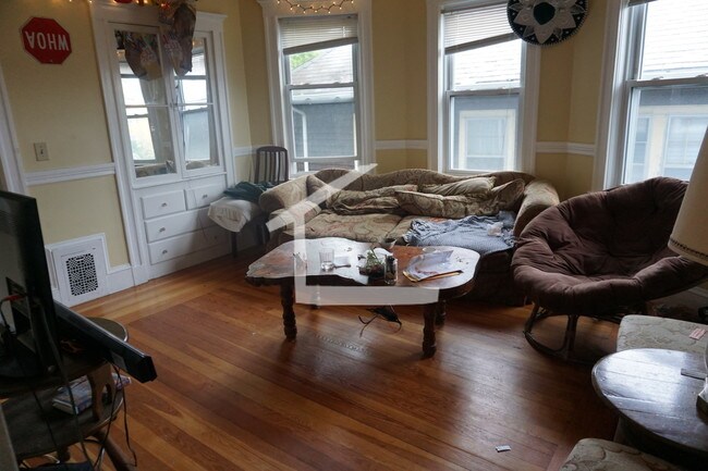 671 Washington St Unit 2