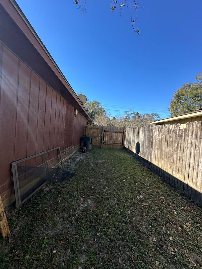 Photo - 2 Bedroom 1 Bath Duplex Just off Mission Rd.