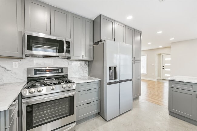 Building Photo - 6205 S Rice Ave