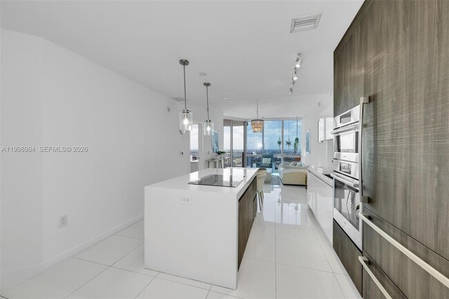 Photo - 851 NE 1st Ave Unidad 3708