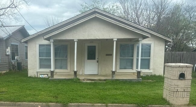 Building Photo - 209 W Park St