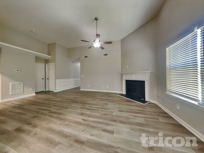 Photo - 4615 Derby Loop