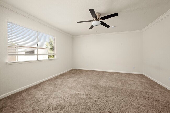 Building Photo - 1115 Augusta Dr Unit 6