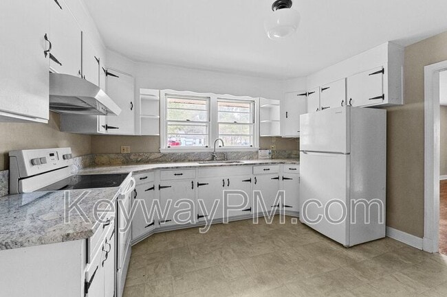 Photo - 13 Erskine Ln