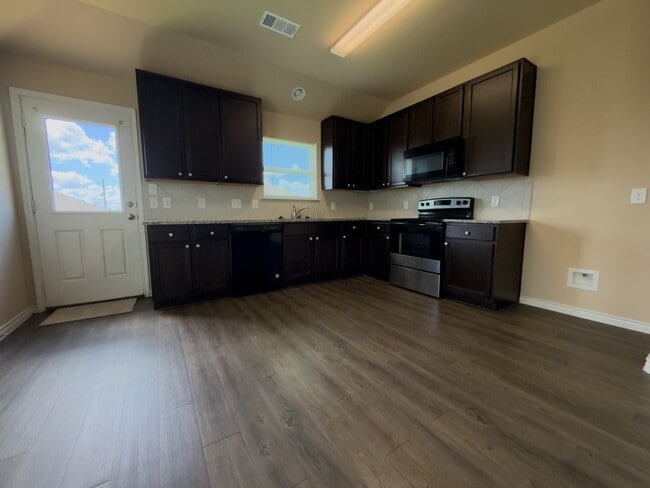 Photo - Pleasant 3 Bed / 2 Bath Home AVAILABLE NOW to rent in Ennis, TX
