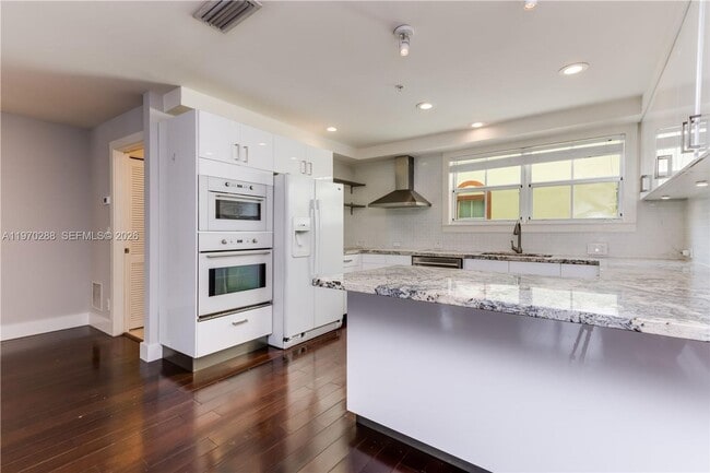 Photo - 623 NE 8th Ave