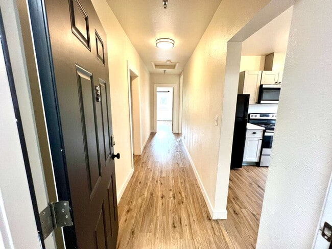 Building Photo - Corner Unit 3