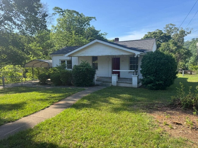 Building Photo - Refreshed and Move-In Ready