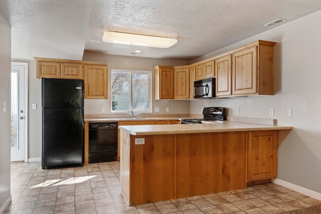 Photo - 1077 E 1675 S