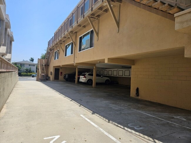 Photo - 2 bed 1.5 bath for rent just minutes away from the beach