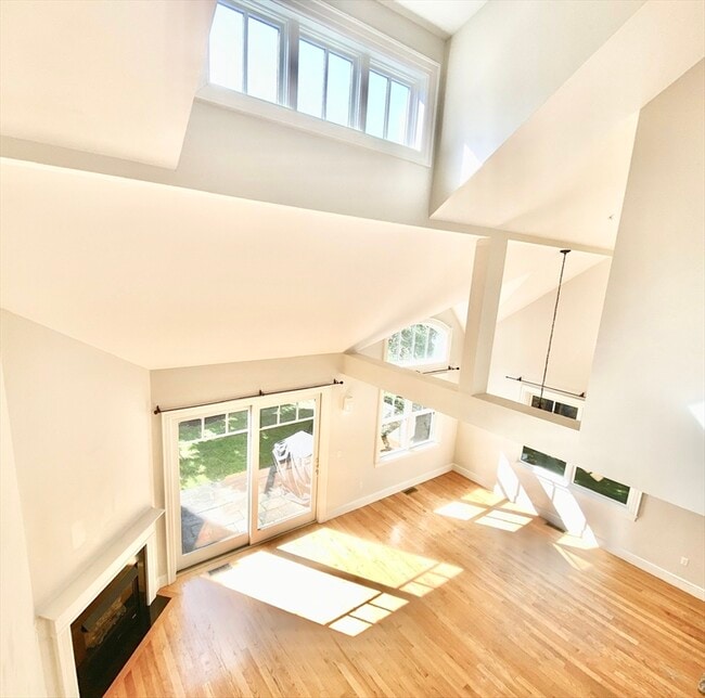 Building Photo - 8 Courtyard Pl Rental