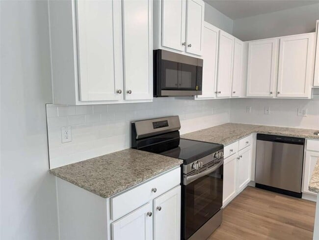 Photo - 111 Woodside Ct