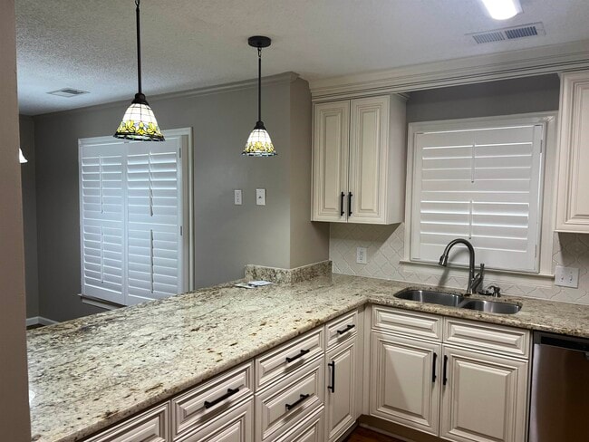 Photo - 370 Goldfinch Cove