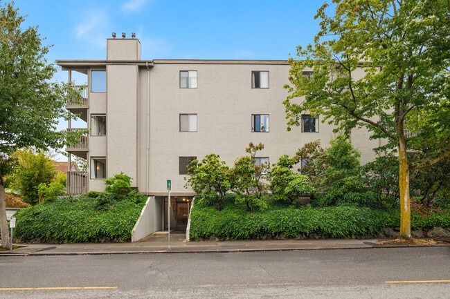 Building Photo - 4911 Fremont Ave N Rental