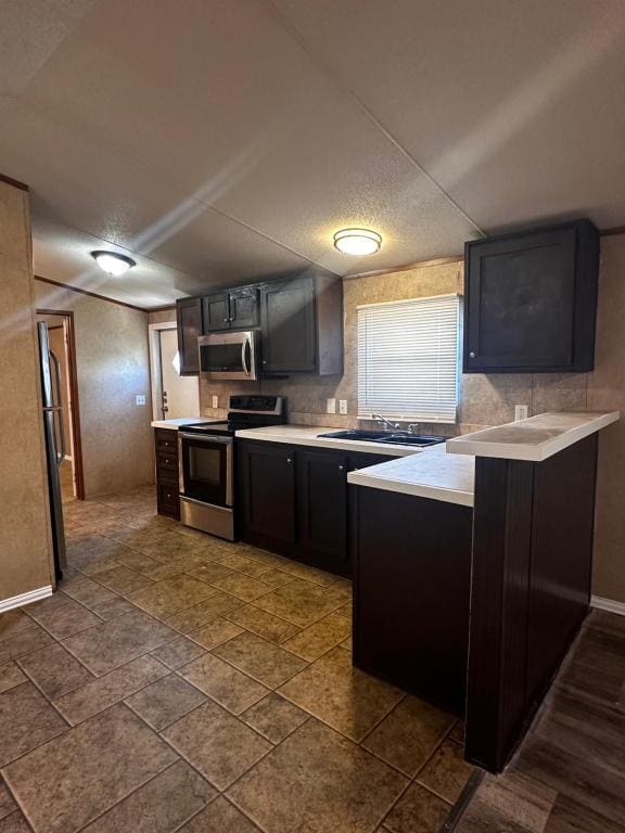 Photo - 886 Clark St