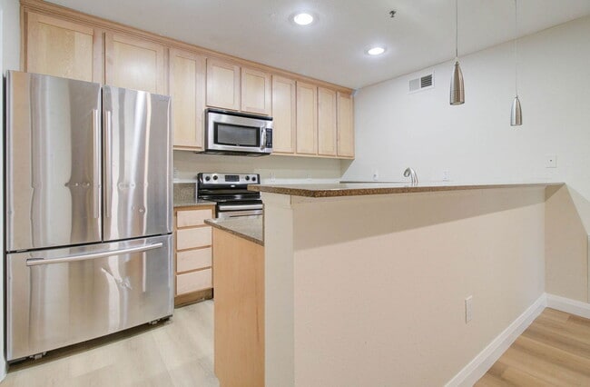 Building Photo - 4704 E Paradise Village Pkwy N Unit 140
