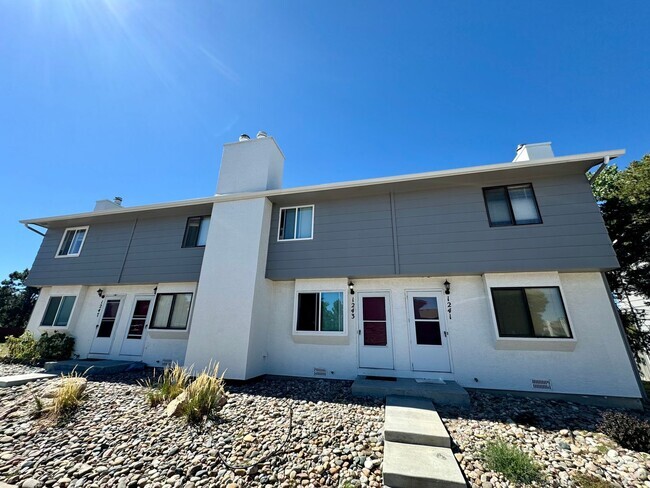 Building Photo - REMODELED TWO BED TOWNHOME!!