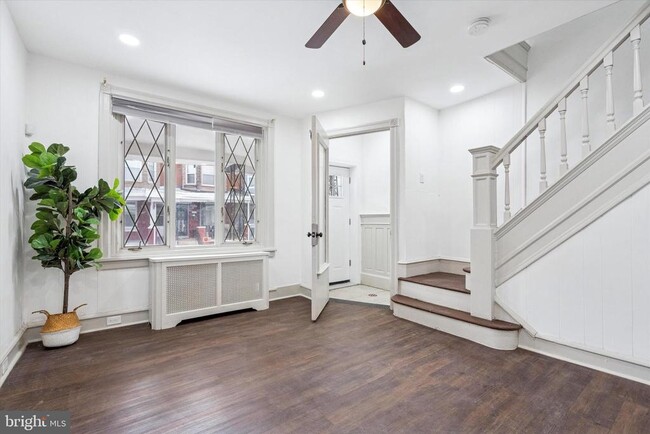 Photo - 5551 Addison St