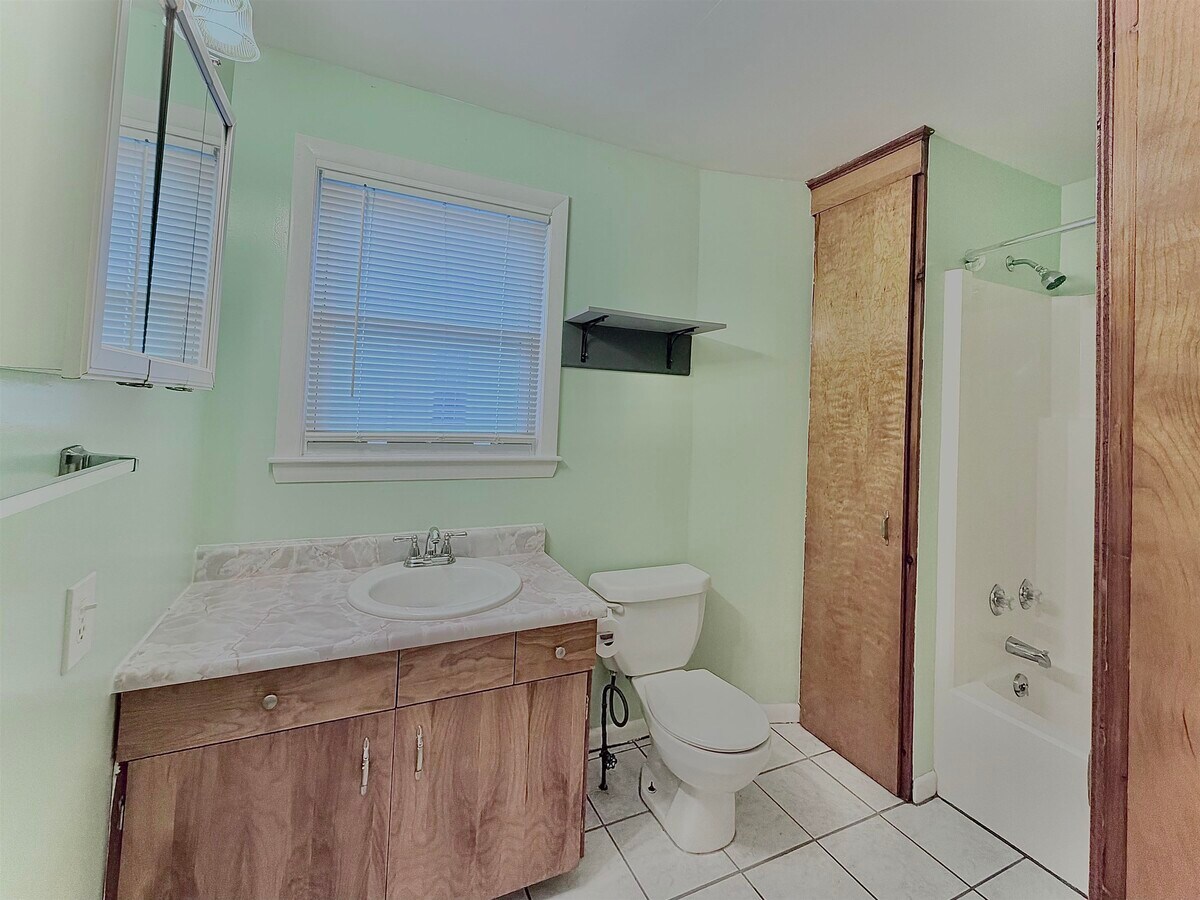 Photo - 12 Holmes St