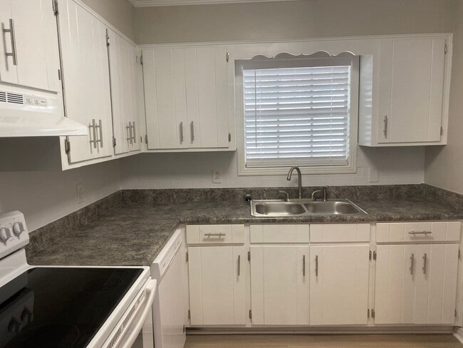 Photo - Chateaux Holly Hills