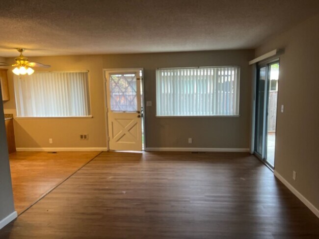 Photo - TOWNCOUNTR Unidad 2040 towne & country