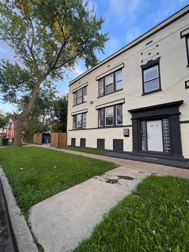 Building Photo - 5423 W West End Ave Unit 1E Rental