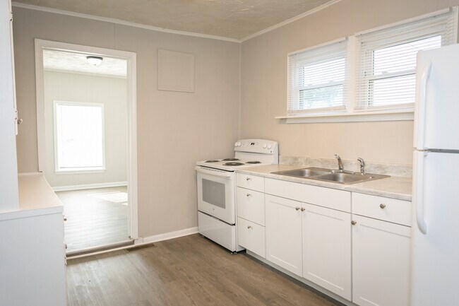 Photo - 414 Rankin St NW