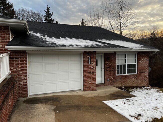 Photo - 2015 Oak Leaf Dr Apartments Unit B