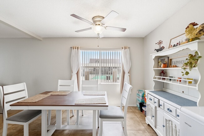 Building Photo - Woodridge Manor Apartments