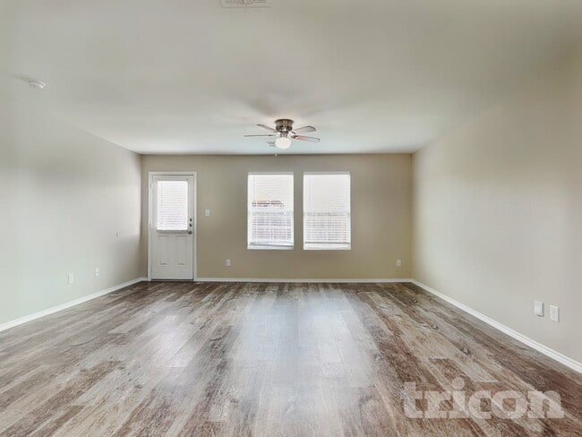 Photo - 424 Mallow Dr