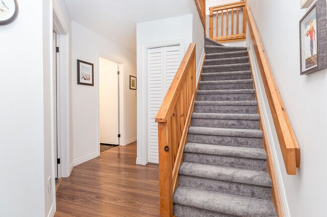 Photo - 125 Fairway Crescent