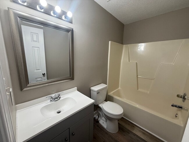 Photo - 4117 Juniper Ln NW Unidad B