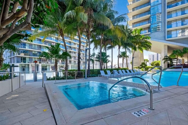 Photo - 88 SW 7th St Unidad 3003