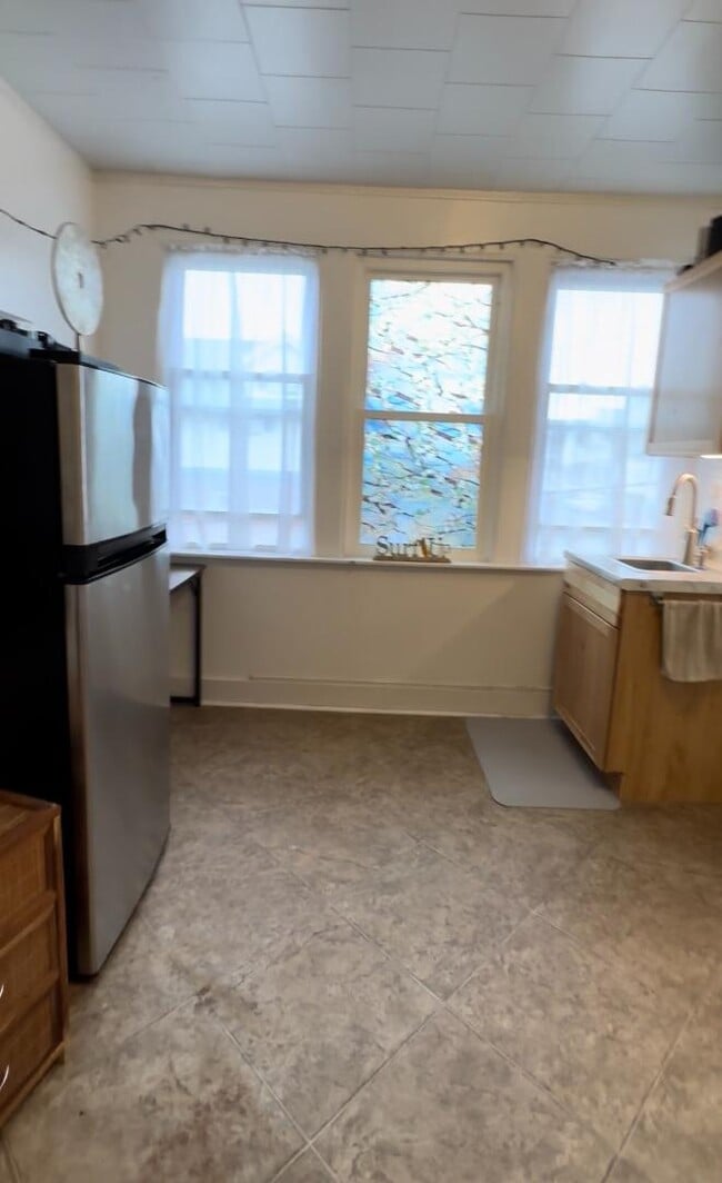 Photo - 300-302 Bell Ave - 2B