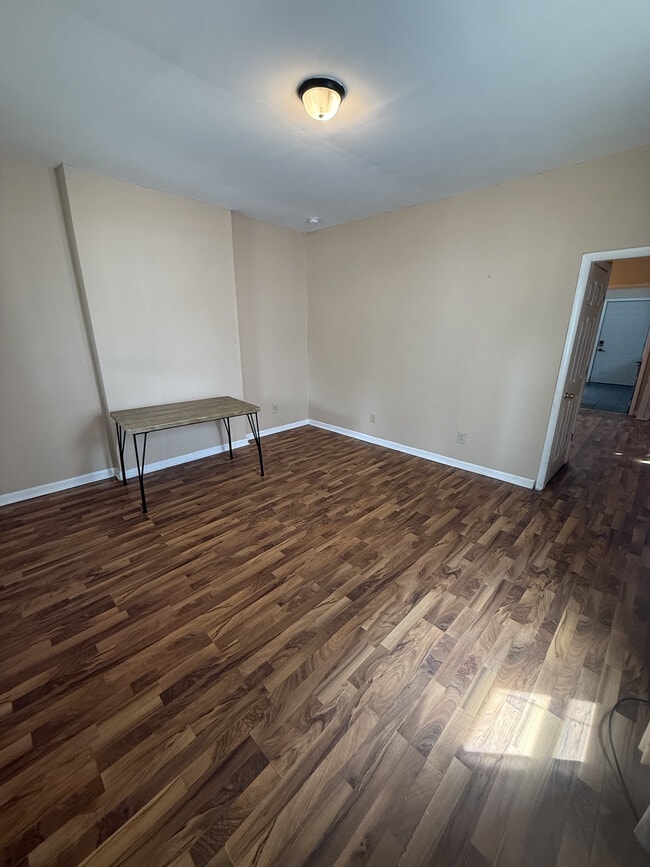Sala de estar - 1805 Southeastern Ave
