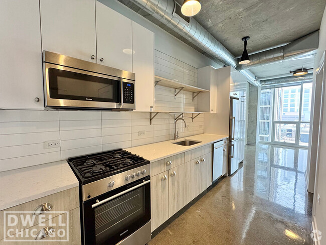 Building Photo - 108 W Chicago Ave Unit 708 Rental