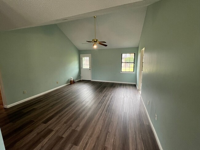 Photo - 907 Primrose Ln