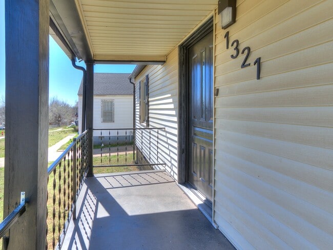 Photo - 1321 Bellevidere Dr