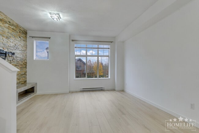 Photo - Stunning 4-Bed, 3-Bath Townhouse in Westerleigh — Modern, Spacious & Family Friendly Unit 49