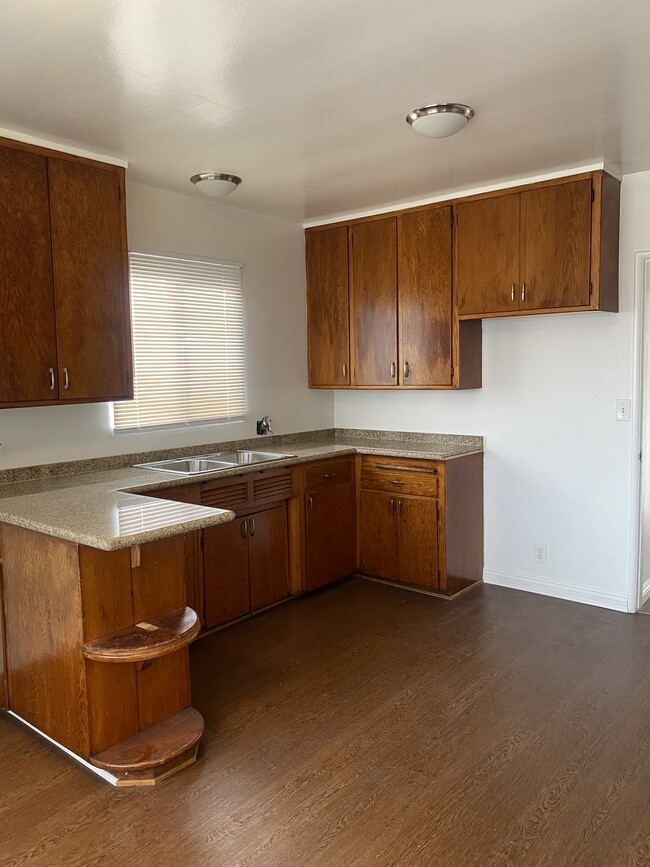 Photo - 4380 W 136th St Unidad C