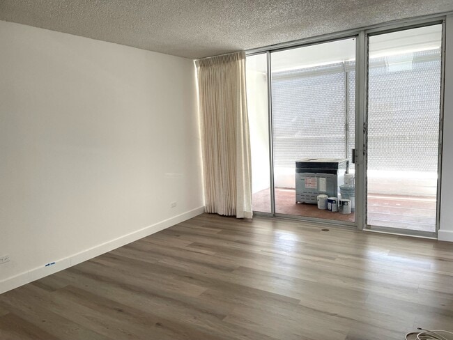 Photo - 1556 Piikoi St