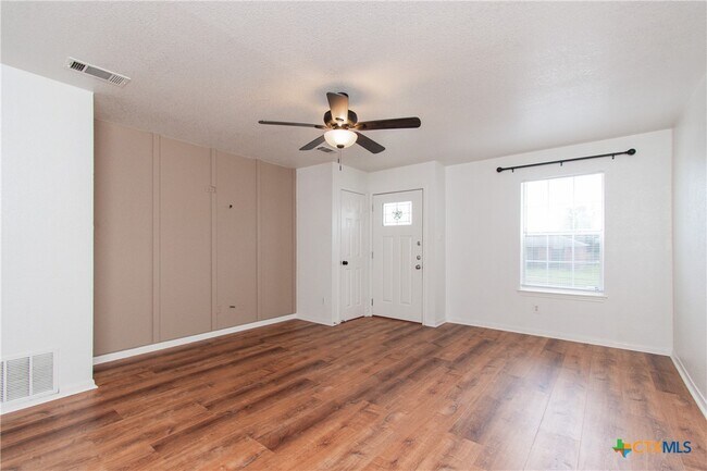Photo - 1213 Fox Creek Dr