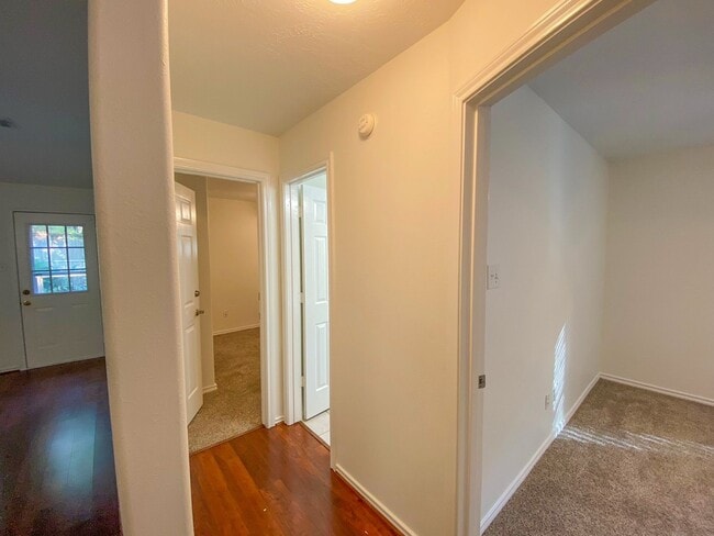Photo - 54 N Queenscliff Cir