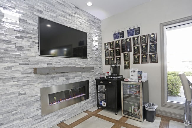 Oficina - Towne Lake Apartments