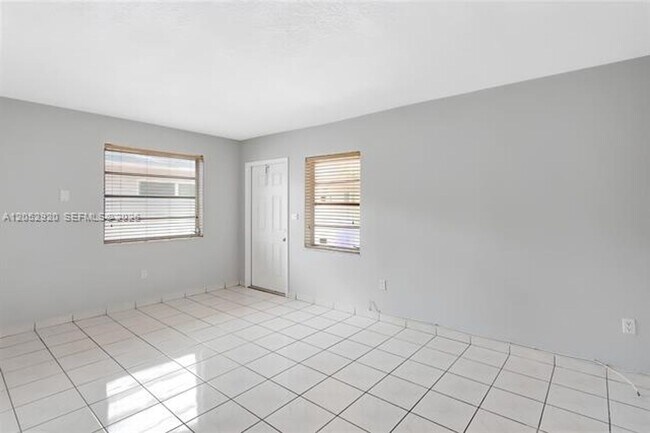 Photo - 2476 SW 17th St