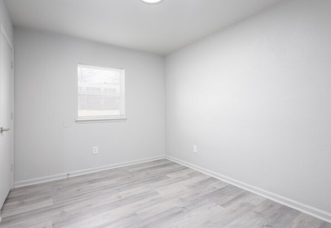 Photo - Crestwood Gardens