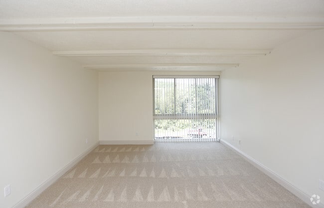 2BR, 2BA - 1,150 SF